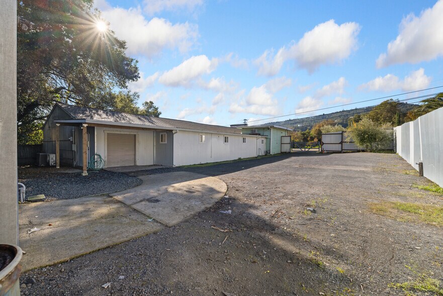 More Photos Of 840 N Cloverdale Blvd, Cloverdale Convenience Store For Sale