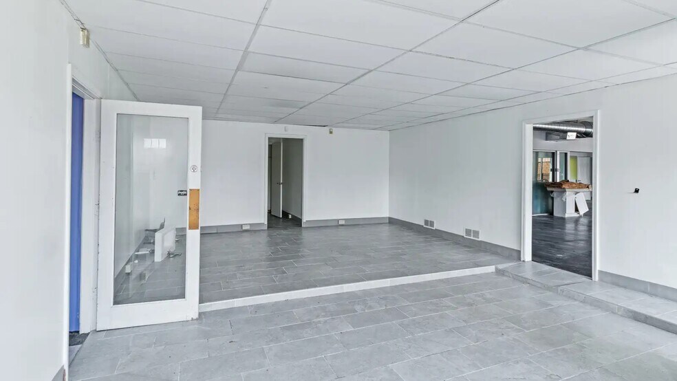 More Photos Of 800 Cawthon St, Louisville Light Distribution For Sale