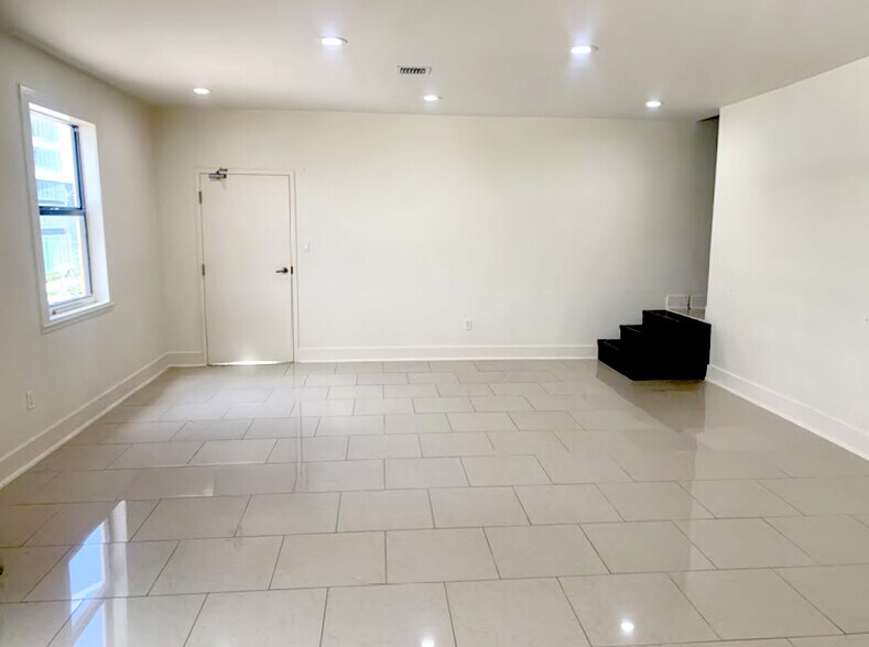 More Photos Of 219 N 21st Ave, Hollywood Storefront Retail Office For Sale
