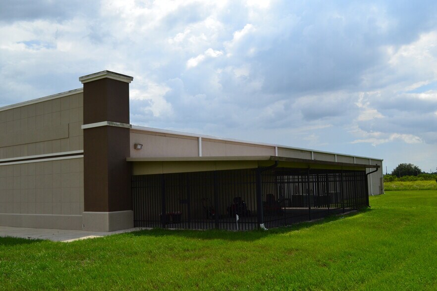 More Photos Of 1401 US Highway 17 N, Fort Meade Freestanding For Sale