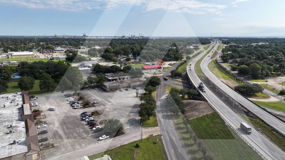 More Photos Of 5601 E Parkway St, Groves General Retail For Sale