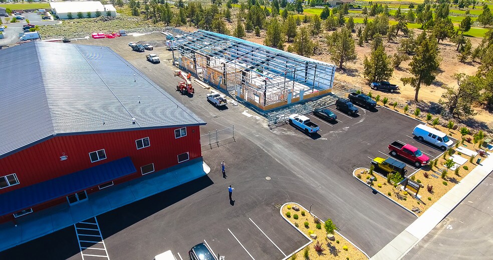 More Photos Of 4620 SW 23rd St, Redmond Warehouse For Lease