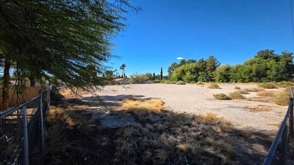 More Photos Of 3909 Vegas Dr, Las Vegas Office For Sale