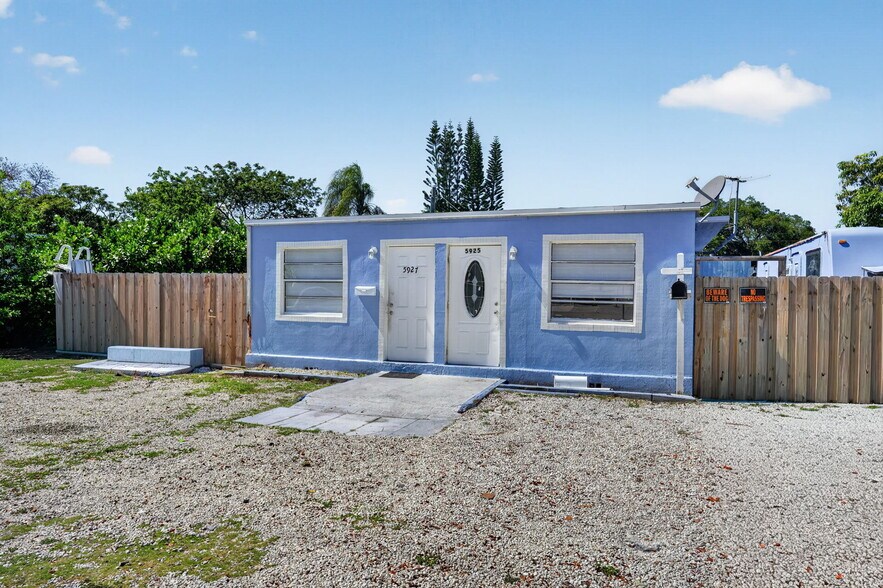 More Photos Of 5925 SW 64th St, South Miami Multifamily For Sale