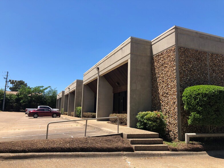 More Photos Of 5100 Interstate Cir, Shreveport Warehouse For Lease