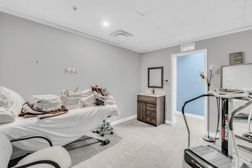 More Photos Of 7932 W Sand Lake Rd, Orlando Office For Sale