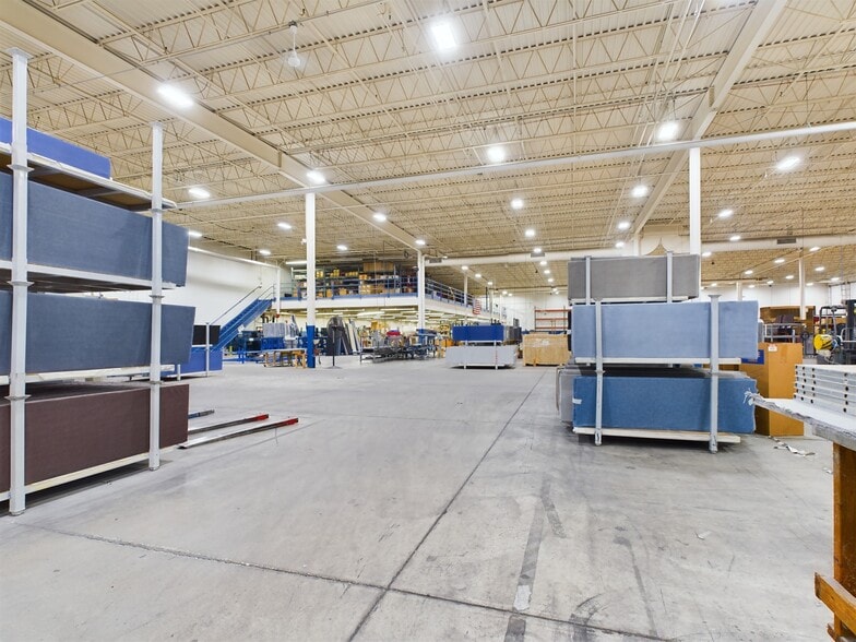 More Photos Of 585 Capital Dr, Lake Zurich Warehouse For Sale