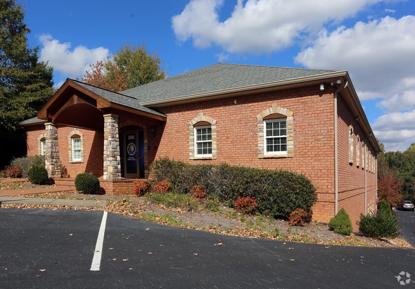 Primary Photo Of 2581 W Clemmonsville Rd, Winston-Salem Office For Lease