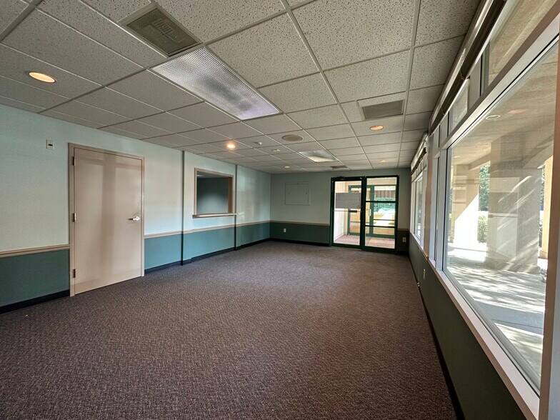 More Photos Of 810 Canton Rd, Marietta Medical For Lease