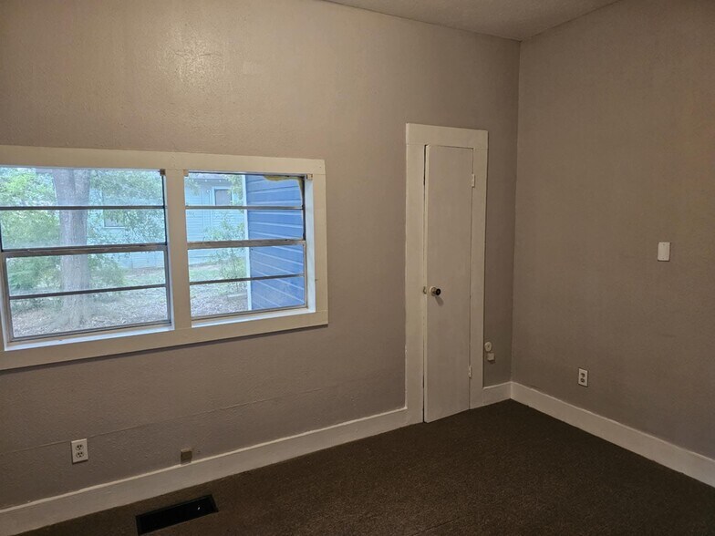 More Photos Of 630 Worth St, Hemphill Multifamily For Sale