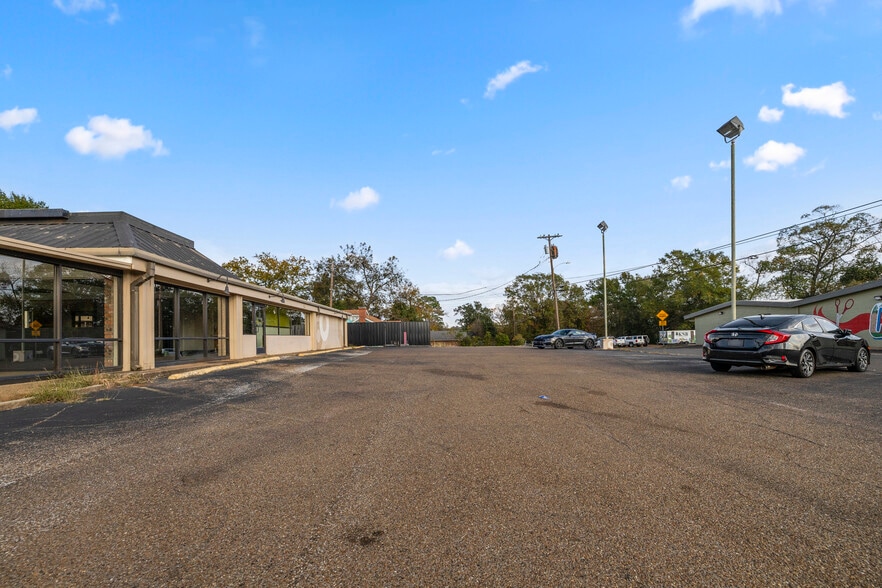 More Photos Of 2608 North St, Nacogdoches Specialty For Lease
