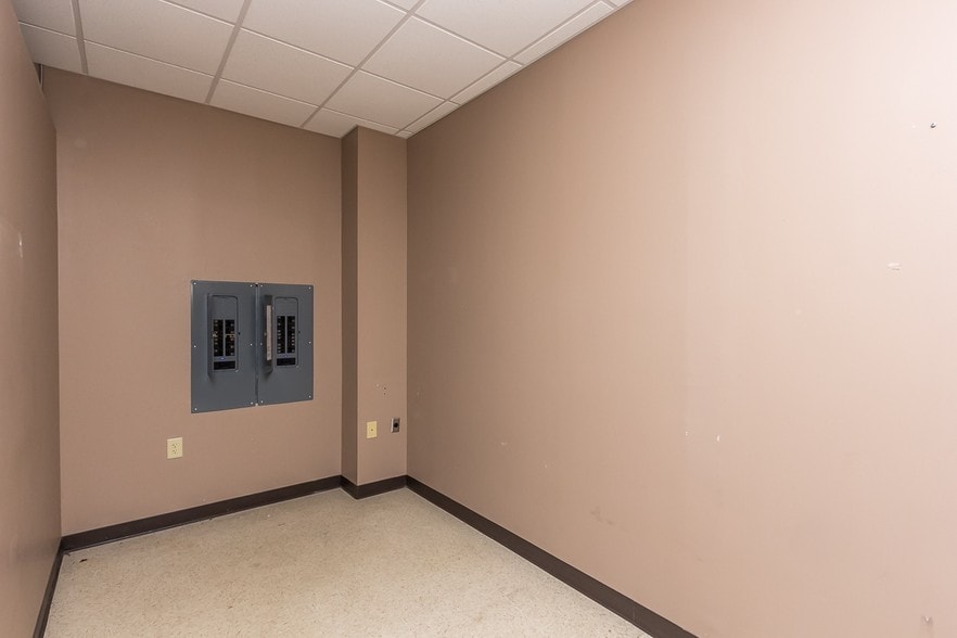 More Photos Of 133 E Main St, Youngsville General Retail For Lease