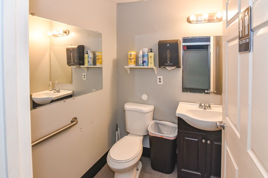 More Photos Of 5900 York Rd, Baltimore Storefront Retail Office For Sale