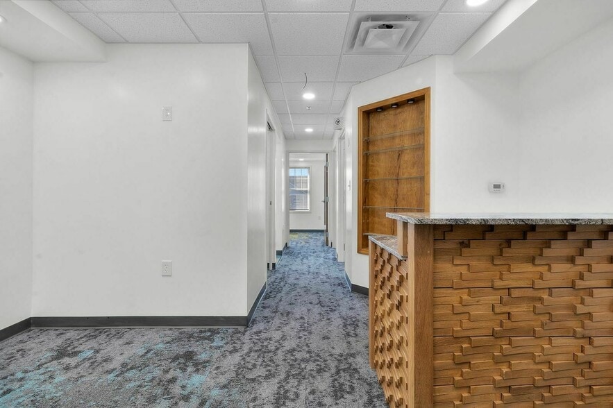 More Photos Of 10412 Allisonville Rd, Fishers Office For Sale