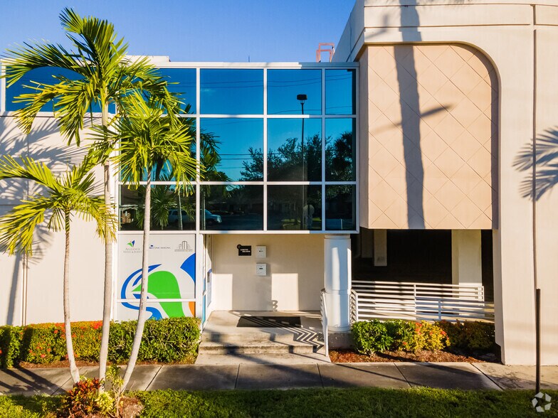 More Photos Of 4101 NW 3rd Ct, Plantation Medical For Lease