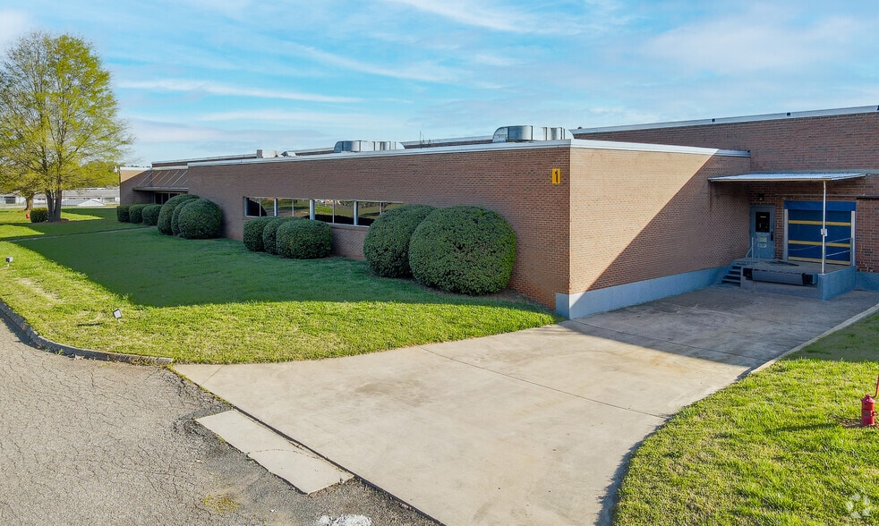 More Photos Of 192 Murdock Rd, Troutman Manufacturing For Sale