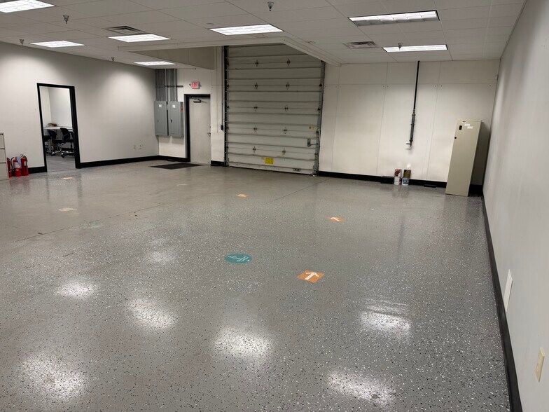 More Photos Of 2720-2736 River Green Cir, Louisville Light Manufacturing For Lease