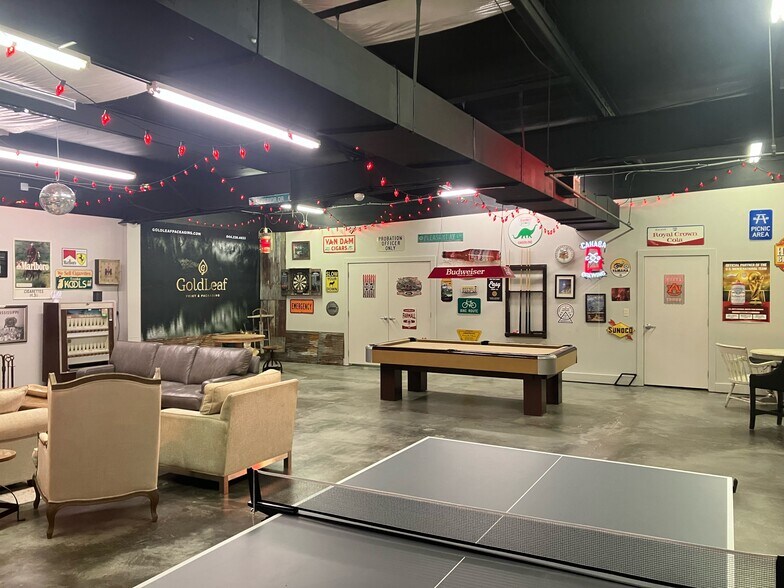 More Photos Of 109 Cahaba Valley Pky, Pelham Showroom For Lease