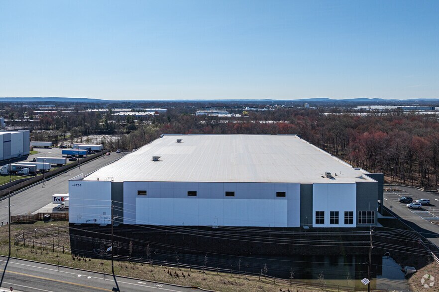 More Photos Of 230 Belmont Dr, Somerset Distribution For Lease