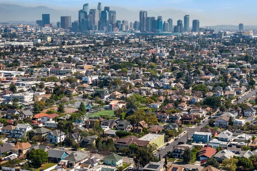 More Photos Of 2822 S La Salle Ave, Los Angeles Apartments For Sale