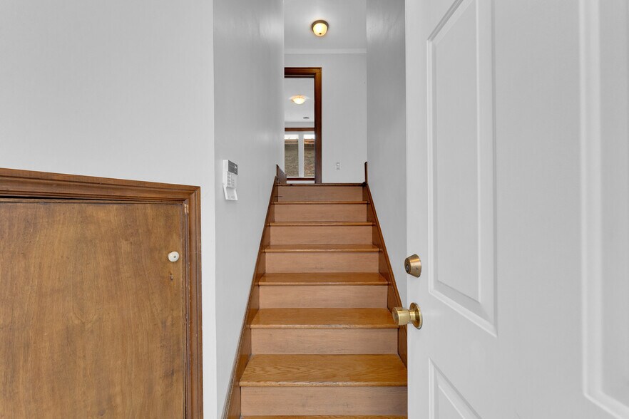 More Photos Of 1451 Ouellette Av, Windsor Office Residential For Sale