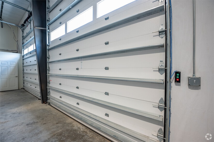 More Photos Of 4061 Thomas St, Oxford Unknown For Lease