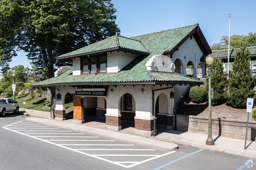 More Photos Of 1 Franklin Ave, Ridgewood Apartments For Lease