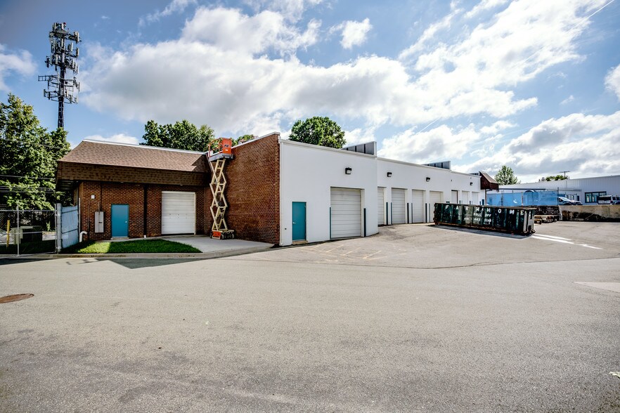 More Photos Of 7660-7680 Airpark Rd, Gaithersburg Light Distribution For Lease