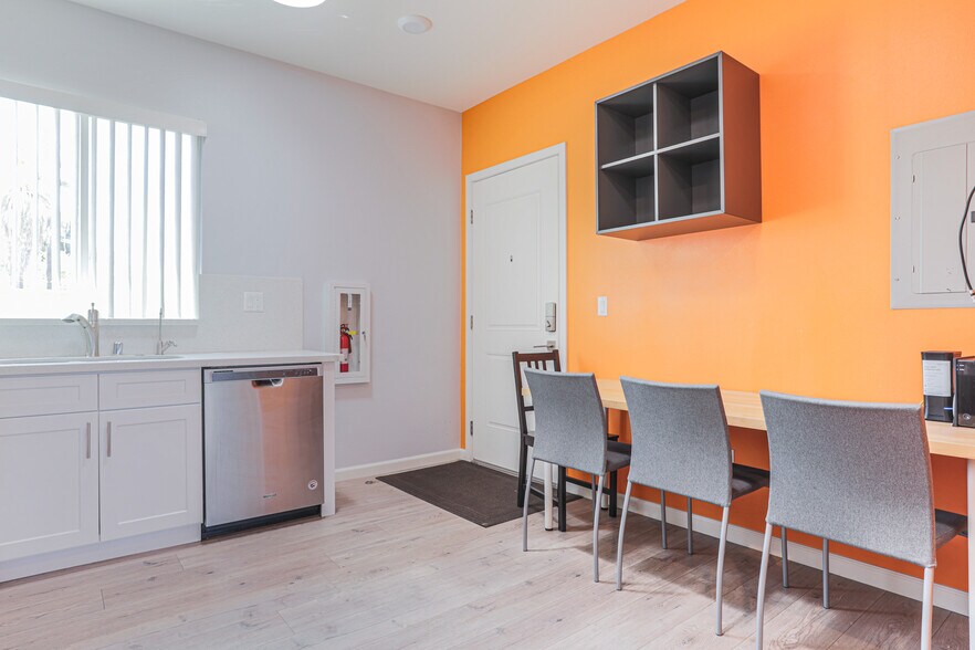 More Photos Of 1259 W 36th Pl, Los Angeles Apartments For Sale