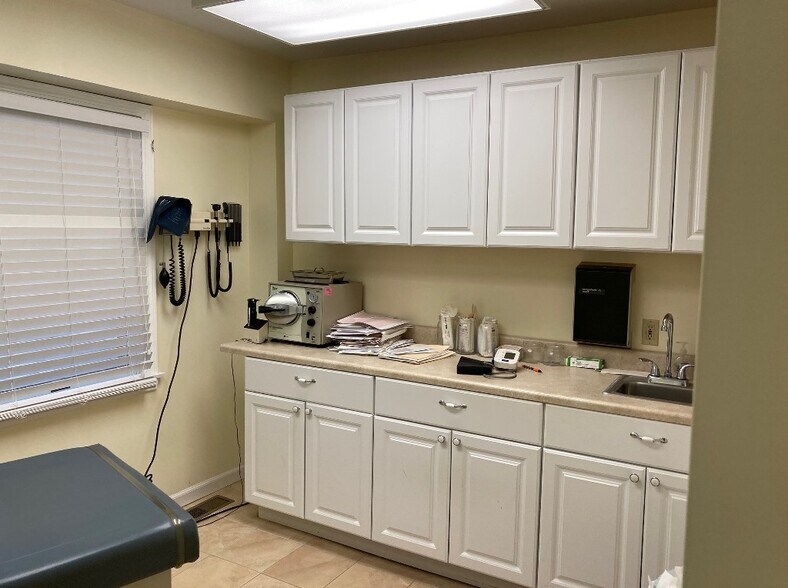 More Photos Of 531-535 W Main St, Norwich Medical For Sale