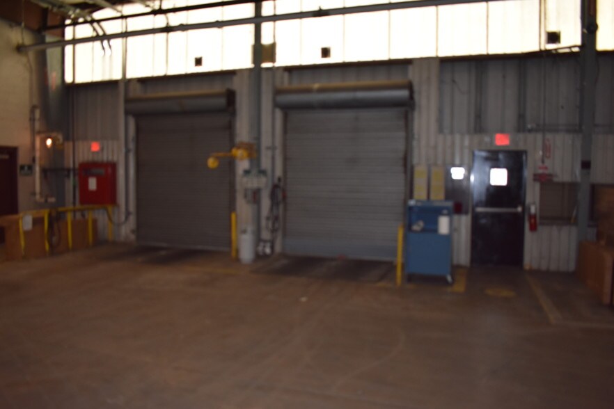 More Photos Of 701-703 Industrial Dr, Middletown Manufacturing For Lease