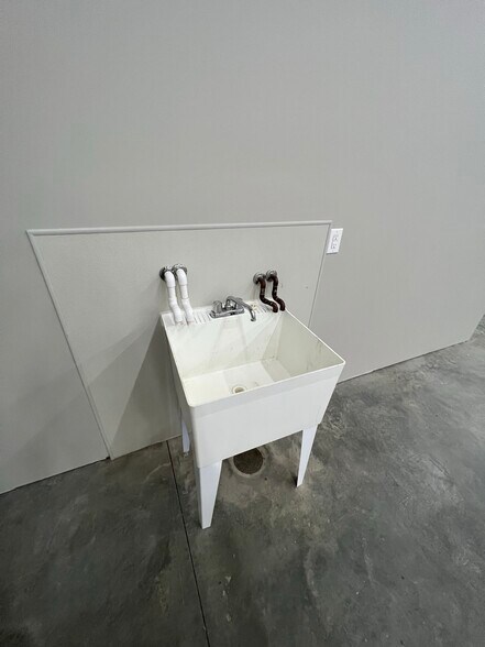 More Photos Of 3111 IH 30, Dallas Light Distribution For Lease