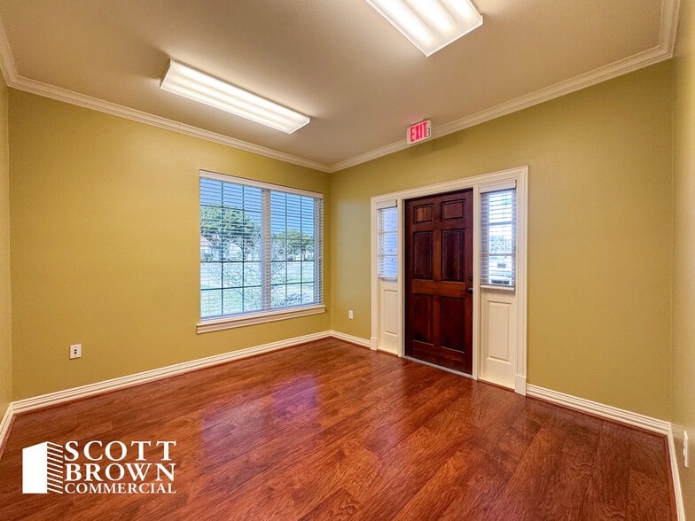 More Photos Of 860 Hebron Pky, Lewisville Office For Lease