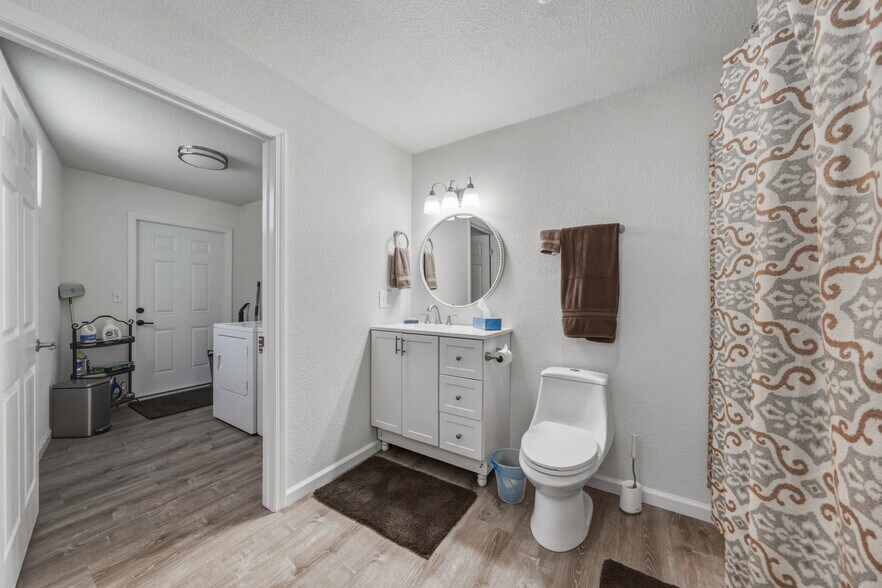 More Photos Of 14420 Lakeshore Dr, Clearlake Office For Sale