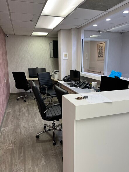 More Photos Of 233 E Shore Rd, Great Neck Medical For Lease