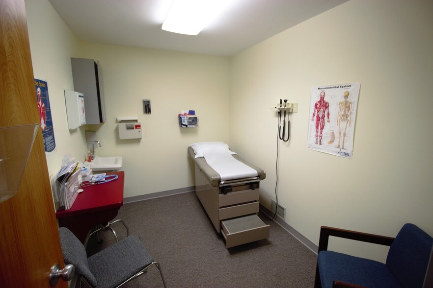 More Photos Of 2211 Lyell Ave, Rochester Medical For Lease