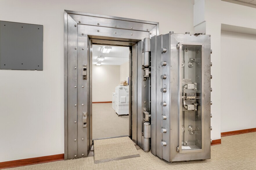 More Photos Of 85 Elm St, West Springfield Storefront Retail Office For Lease