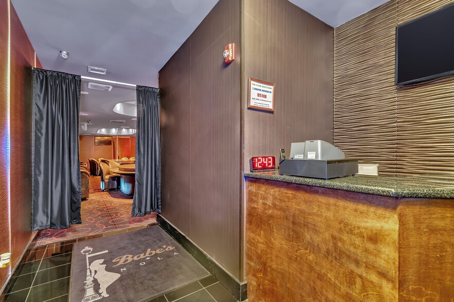 More Photos Of 1137 Bordentown Rd, Burlington Bar For Sale