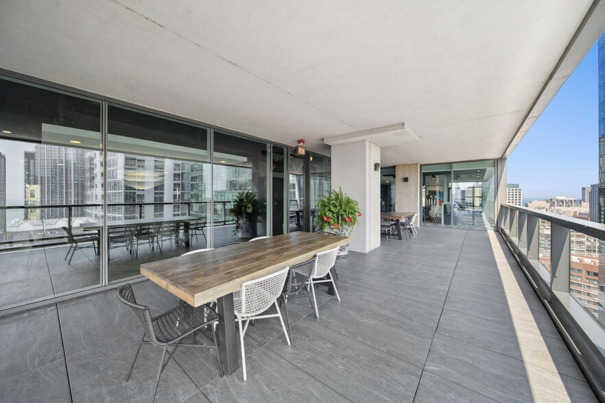 More Photos Of 200 E Illinois St, Chicago Apartments For Sale