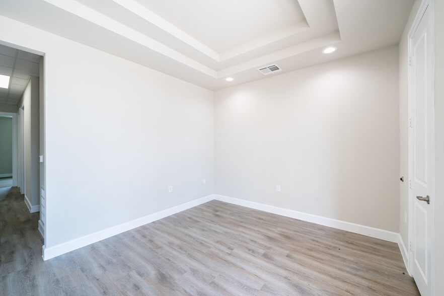 More Photos Of 5501 Cabrera Dr, Sugar Land Unknown For Lease