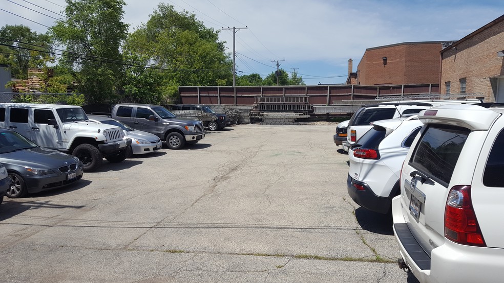 More Photos Of 104 Gateway Rd, Bensenville Flex For Sale