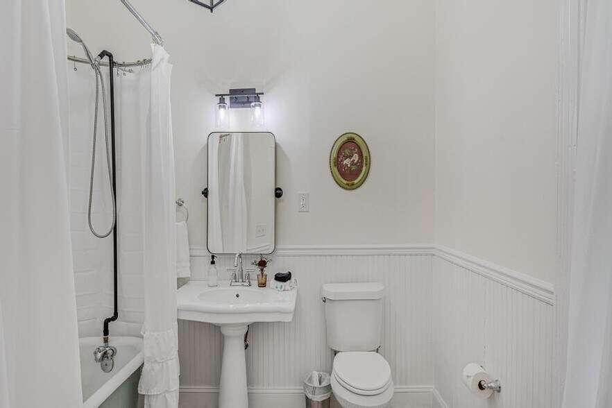 More Photos Of 252 Seavy St, Senoia Hospitality For Sale
