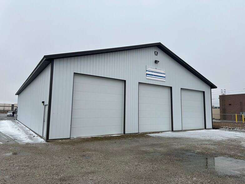 More Photos Of 3906 Hospitality Ln, Decatur Self Storage For Lease