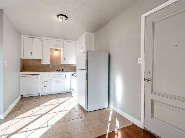 More Photos Of 2037 NW 26th St, Oklahoma City Apartments For Sale