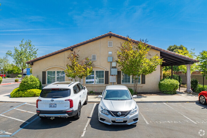 More Photos Of 4150 S Demaree St, Visalia Office For Lease