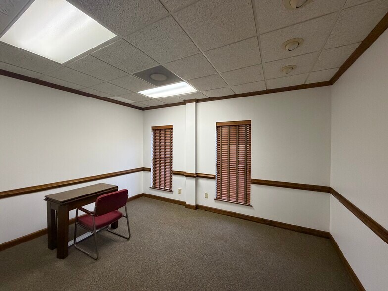 More Photos Of 1950 Collins Blvd, Austell Service For Lease