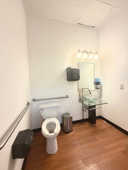 More Photos Of 1805 SE Delaware Ave, Ankeny General Retail For Lease
