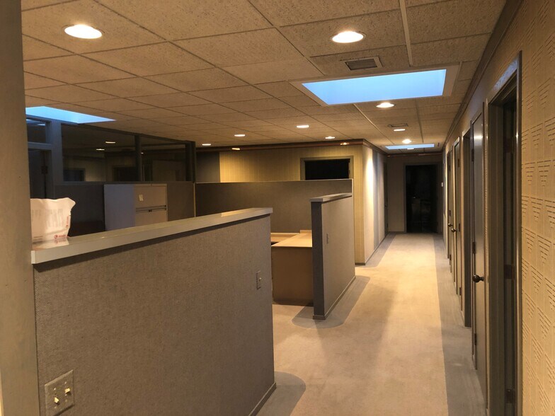 More Photos Of 18285 E 10 Mile Rd, Roseville Medical For Sale