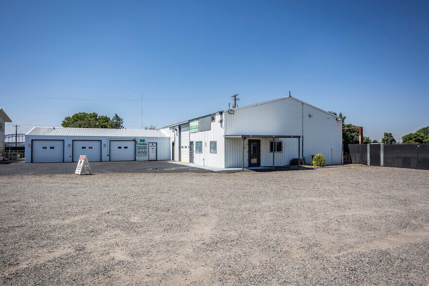 More Photos Of 2331 W A St, Pasco Distribution For Lease