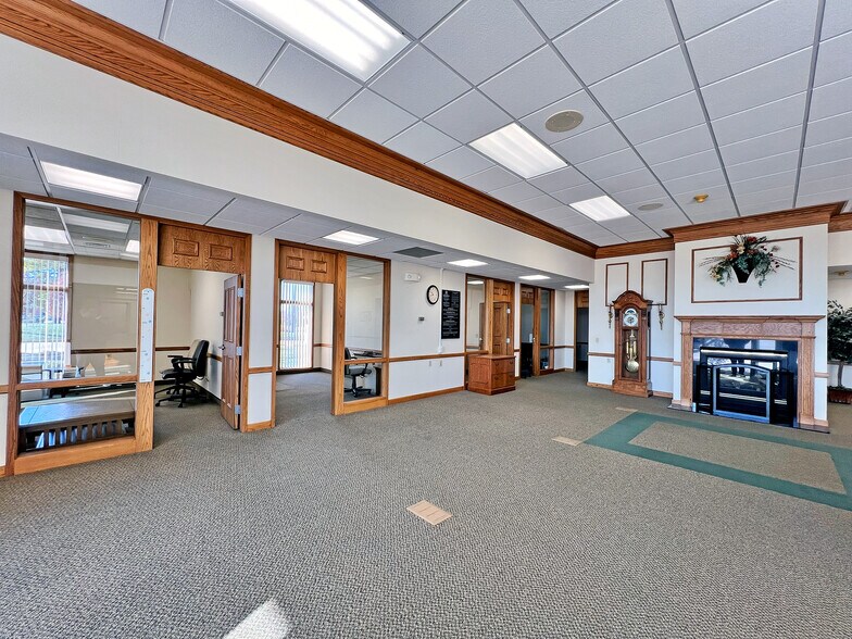 More Photos Of 2143 S State Route 157, Edwardsville Bank For Sale
